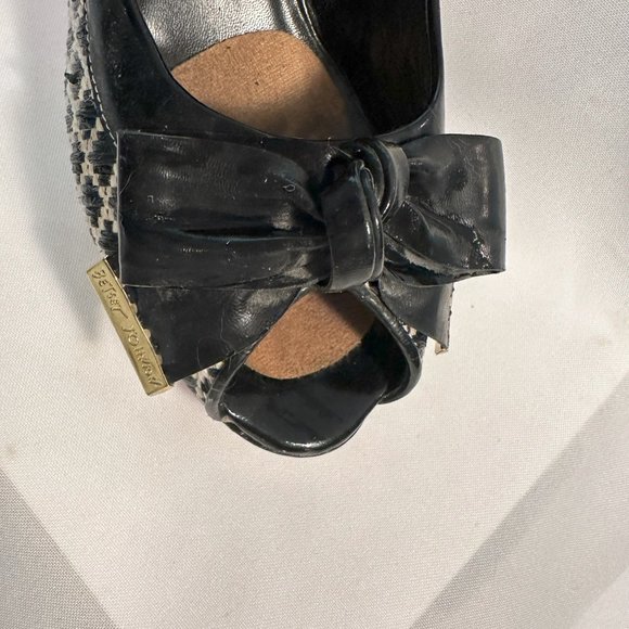 Betsey Johnson Black & White Peep Toe Bow Heels - Picture 4 of 6